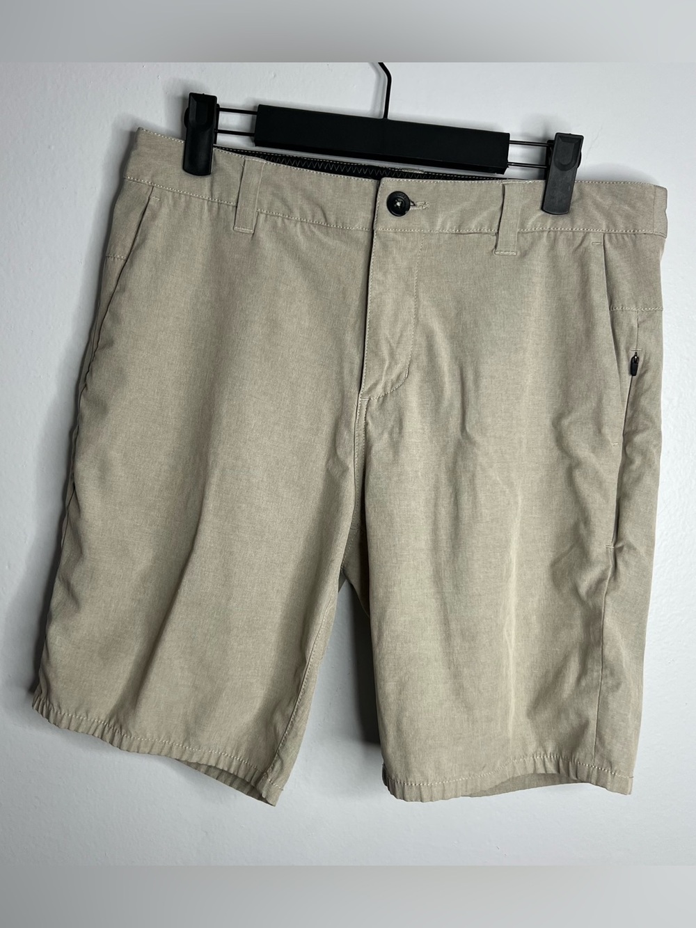 Vuori Aim Shorts Mens 30 Khaki Performance Stretch Golf V368